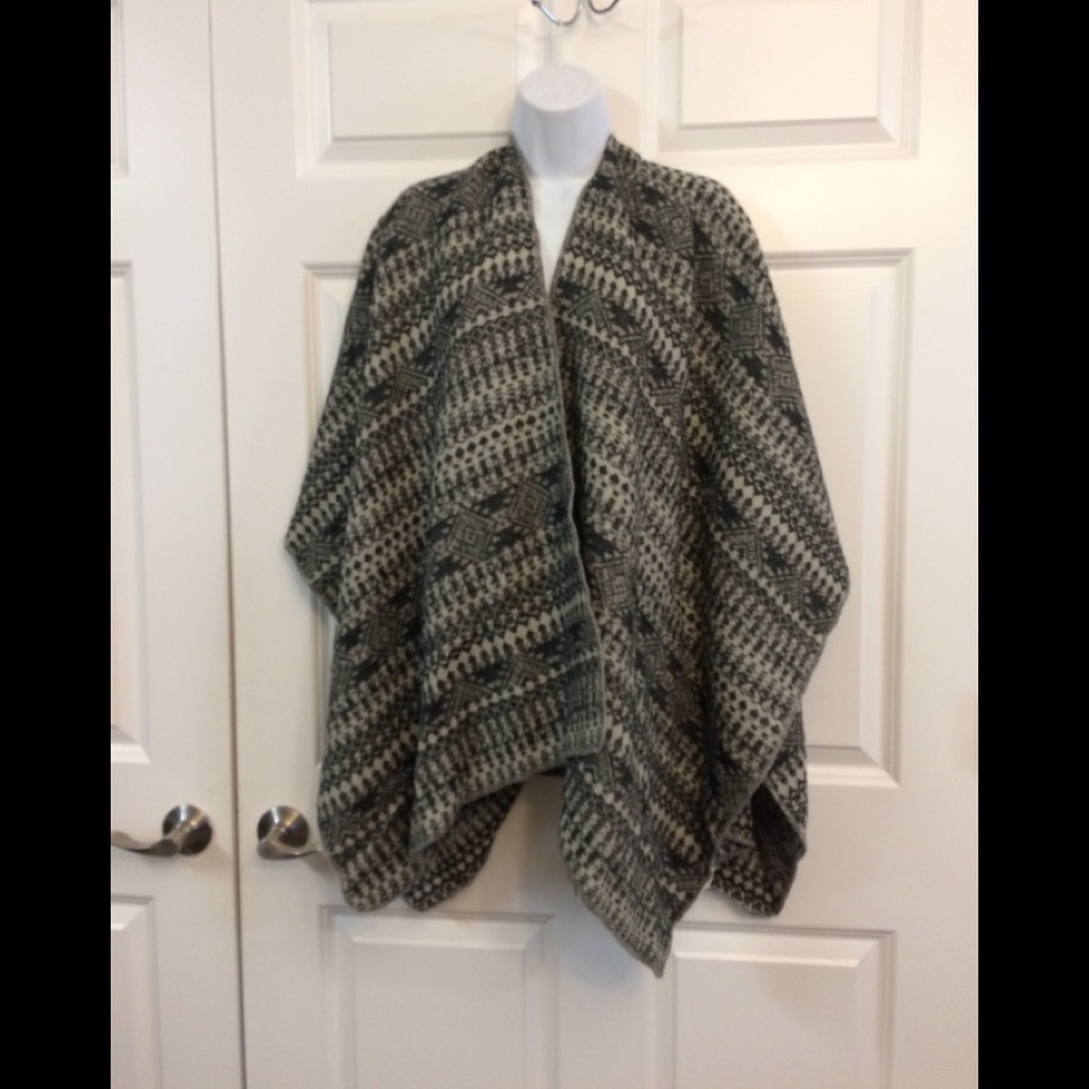 Francesca’s Open Sweater Size 0/S